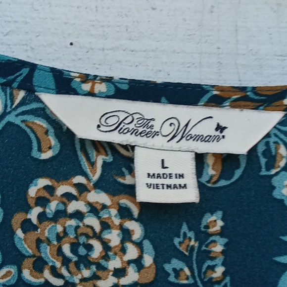 The Pioneer Woman Floral Drass - Picture 10 of 16